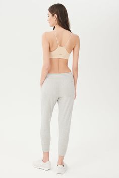 An easy to wear seamless bra designed to go from gym to everyday...seamlessly. Chafe-free fabric lets you move with easy and layers beautifully under any top. BEST FOR: running, yoga, crossfit, barre, pilates, spin class or gym workouts. Model is 5'10" and wears a size XS/S. Nude Sports Bra, Seamless Cropped Yoga Bra, Seamless 4-way Stretch Yoga Bra, Seamless Micro-elastic Yoga Bra, V-neck Seamless Sports Bra For Yoga, Spin Class, Seamless Sports Bra, Seamless Bra, Free Fabric