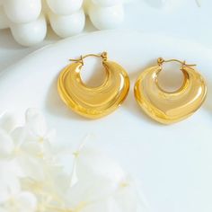 Stainless steel14 k gold platedWaterproofHypoallergenicSize: 30,3mmWeight 8,7 G pair Follow us on ig @valent_accessories All our jewelry is made of stainless steel.For gold details, we have added 18K gold plating.18K gold plating. This means the color will last a long time (at least a few years).long time (at least a few years). It does not discolor and does notscratches.* All our products are made of stainless steelstainless steel, so they are waterproof!* All products are free of nickel, lead Gold Stainless Steel Anniversary Earrings, Gold-plated Stainless Steel Earrings, Gold Stainless Steel Earrings For Gift, Gold Stainless Steel Earrings As Gift, Stainless Steel Yellow Gold Hoop Earrings Gift, Gold Stainless Steel Hoop Jewelry, Gold Hoop Stainless Steel Jewelry, Gold Round Stainless Steel Earrings, Gold-plated Stainless Steel Jewelry