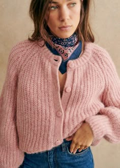 Emile Cardigan - Mottled Pink - Alpaca - Sézane Cardigan Rosa, Look Adidas, Estilo Indie, Skandinavian Fashion, Solid Color Sweater, Chunky Knit Cardigan, Pink Cardigan, Wool Cardigan, Fall 2024