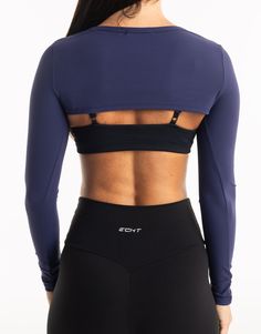 Functional athleisure at its finest. The Range Long Sleeve is the perfect garment to complete your workout look. Featuring a slim fit, super cropped length, the Range Long Sleeve is perfect to throw over your favorite ECHT sportsbra or with Range V3 Sportsbra as shown and matching Range Leggings! - Super Cropped Length - perfect with high-rise pants - Mix and match with your favourite ECHT sportsbra - Fabric: Super soft and breathable - Slim fit skims your body - Silver logo on sleeve - Breathability and ease of movement 81% Nylon, 19% Spandex Range V3 Sportsbra is sold separately. Cropped Gym Crop Top With Built-in Bra, Compressive Workout Crop Top With Built-in Bra, Stretch Crop Top With Built-in Bra For Training, Stretch Crop Top With Built-in Bra For Workout, Functional Cropped Top With Built-in Bra, Functional Compressive Crop Top With Built-in Bra, Fitted Crop Top With Built-in Bra For Gym, Sports Crop Top With Built-in Bra And High Stretch, Sports Crop Top With Built-in Bra And 4-way Stretch