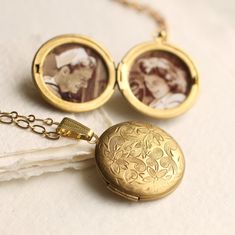 Flower Locket Necklace, Antique Gold Victorian Brocade Engraved Personalised Photo Locket Botanical Leaf Jewelry Gold, FLOWER LOCKET - Etsy Gold Etched Locket Necklace, Gold Etched Locket Necklace For Keepsake, Heirloom Locket Necklace For Anniversary, Victorian Gold Jewelry For Anniversary Gift, Traditional Wedding Jewelry With Vintage Charm, Heirloom Filigree Locket Necklace For Wedding, Gold Etched Locket Necklace For Wedding, Antique Gold Engraved Necklace For Keepsake, Engraved Antique Gold Necklace For Keepsake