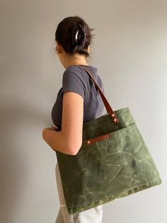 Green Everyday Bags With Canvas Lining, Everyday Green Bags With Canvas Lining, Green Tote Shoulder Bag For Outdoor, Green Shoulder Bag With Canvas Lining For Outdoor, Olive Shoulder Bag With Pockets For Daily Use, Green Outdoor Tote Shoulder Bag, Casual Olive Bags With Pockets, Casual Olive Shoulder Bag With Pockets, Green Waxed Canvas Bags With Pockets