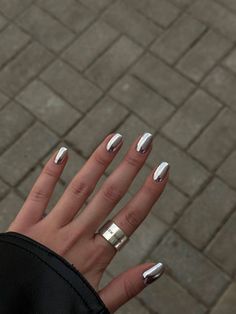 Nagellack Trends, Chrome Nails Designs, Mob Wife, Metallic Nails, Popular Nails, Hot Nails, Silver Nails, Minimalist Nails