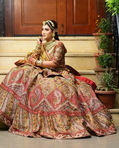 Rajputana Bridal Lehenga, Royal Rajasthani Bride, Royal Bridal Look Indian, Rajasthani Bridal Look, Photoshoot Lehenga, Rajputi Couple, Narayan Bhagwan, Rajput Photoshoot, Rajput Bride