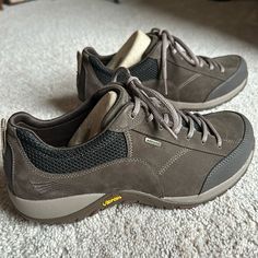 Dansko's Perfect Outdoor Walking/Hiking Shoe:). The Milled Nubuck Leather Is The, Hard To Find, Beautiful Deep Brown Color. Size 40 (Eu), Which Translates To A 9.5-10 (Us), But I Think They're Closer To A 9.5. There Were Never Any Tags Attached But This Is A Never Worn, New-In-Box Item (Original Shoe And Shipping Box). Upper: Waterproof Leathers. Treated With 3m Scotchgard For Stain Resistance. Lining: Dri-Lex Eco With Cleansport Nxt For Organic Odor Control. Removable Footbed: Triple-Density Ev Gore-tex Walking Shoes With Round Toe For Outdoor Work, Brown Slip-on Walking Shoes For Outdoor, Ergonomic Slip-on Clogs For Outdoor, Brown Gore-tex Breathable Walking Shoes, Dansko Paisley Shoes, Dansko Shoes, Waterproof Hiking Shoes, Nubuck Leather, Hiking Shoes