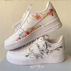 ewewewe Butterfly Shoe, Cute Converse Shoes, Black And White Butterfly, Casual Shoes Women Sneakers, Nike Shoes Women Fashion, Butterfly Shoes, Custom Painted Shoes, Diy Sneakers, Nike Fashion Shoes