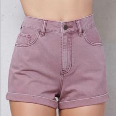 Purple Jean Shorts, Never Worn, Really Cute But Not My Size! Size 23 Purple Jean Shorts, Athletic Summer Outfits, Look Short Jeans, Summer Outfits Athletic, Alt Summer Outfits, Vintage Summer Outfits, Denim Mom Shorts, Pacsun Shorts, Modest Summer Outfits