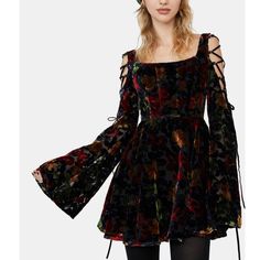 Nwt Dolls Kill Velvet Burnout Cold Shoulder Dress Size Xs. Make An Offer Lean On Me, Lace Up Leggings, Velvet Burnout, Velvet Mini Dress, Lean On, Current Mood, Mini Velvet Dress, Mode Vintage, Grunge Outfits