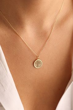 Yellow Gold Coin Pendant Charm Necklace As Gift, Yellow Gold Charm Necklace With Coin Pendant As Gift, Yellow Gold Coin Pendant Charm Necklace For Gifts, Commemorative White Gold Necklace With Coin Pendant, Round Locket Jewelry For Commemoration, Coin Necklace With Charms Pendant As A Gift, Gift Coin Necklace With Pendant Charms, Commemorative Locket Jewelry, Elegant Commemoration Jewelry With Charms