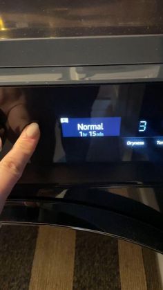 No more running the dryer over and over again until your clothes are dry. With the new Bespoke Dryer AI Optimal Dry feature, our dryer triggers when the clothing is dry and automatically turns off saving time and energy on laundry day and more time snuggling on the couch. :) Click below to learn more! #SamsungBespoke #SamsungBespokeAILaundry #BespokeAILaundry #Sustainability______