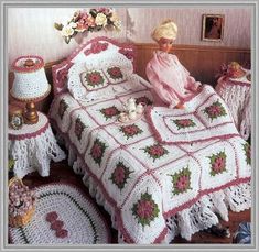 the cover of an old fashioned crochet book with teddy bears on bedding