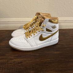 Air Jordan 1 Retro High Og White/Gold Womens Size 7 Fd2596-107 Nike Gold Sneakers For Streetwear, Gold High-top Sneakers With Gum Sole, Nike Gold Sneakers With Boost Midsole, Nike Gold High-top Sneakers, Nike Gold Sporty Sneakers, Gold High-top Sporty Sneakers, Gold Sneakers With Gum Sole And Round Toe, Gold Lace-up High-top Sneakers For Streetwear, Nike Gold High-top Custom Sneakers