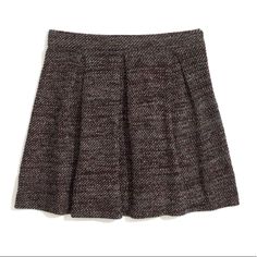 Madewell - Turnaround Skirt Size 4 Color: Black Maroon And White Tweed Tweed Knit Full Mini Skater / Circle Skirt Fit With Pleats Side Zipper Polished Look With Semi-Stretch Fabric For Maximum Comfort 80% Cotton / 12% Nylon / 4% Acrylic / 3% Polyester / 1% Viscose Style # 08256 New Without Tags - Excellent Condition - Never Worn Casual Tweed Skirt For Fall, Casual Tweed Skirt, Casual Tweed Mini Skirt For Workwear, Casual Tweed Mini Skirt For Winter, Casual Tweed Mini Skirt With Lining, Casual Tweed Skirt For Winter, Brown Pleated Mini Skirt, Madewell Skirt, Tweed Mini Skirt