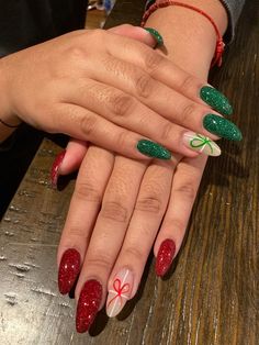 Glittering red and green polish brings instant holiday cheer to each nail, while delicate bows add a playful gift-wrapped touch.  #ChristmasNails #HolidayNailArt #FestiveNails #NailInspo #WinterNails French Nails Winter, Pink Nails Spring, Winter Nails Short, Nail Design Blue, Nail Color Fall, Gingerbread Nails, Christmas Nails Glitter, Short Red Nails, Holiday Nails Winter