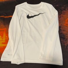 Never Worn Nike White Sports Shirt, White Graphic Tee For Sports, White Long Sleeve Shirt With Letter Print, Nike Long Sleeve Tops With Letter Print, Sporty White Crew Neck Shirt, White Sporty Crew Neck Shirt, White Long Sleeve Sports Tops, Nike White Sports Top, Nike Sporty White Shirt