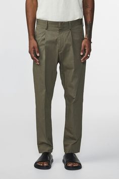 Buy your Bill 1449 Ripstop Regular men's pants from NN.07. Get free shipping on orders above 350 USD and enjoy free returns. Taxes and duties included. Styles crafted for everyday use. Linen Tshirts, Stay In Shape, Mens Trousers, Casual Jeans, Modern Fit, Jeans Dress, Workout Pants, Men's Pants, Shirt Shop