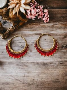 Add a touch of sophistication and color to your look with these beautiful woven beaded hoop earrings. Each pair is meticulously handmade, with an elegant gradient of red shades, ranging from deep red to light red. These earrings are ideal for enhancing an evening outfit or adding a touch of glamor to your everyday style. Diameter of the hoop (interior): 35mm Maintenance tips : Avoid contact with water, perfumes and chemicals to preserve the color and luster of the pearls. Store hoop earrings in Bead Hoop Earrings, Red Gradient, Red Shades, Evening Outfit, Evening Outfits, Beaded Hoop Earrings, Beaded Hoops, Jewelry Earrings Hoops, Everyday Style