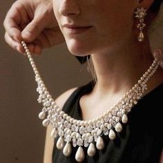 Harry Winston, Pearl And Lace, Gossip Girl, Pearl Jewelry, My Jewellery, Beautiful Jewelry, Diamond Jewelry, Diamond Necklace, Jewelry Box