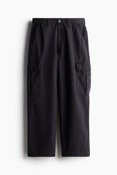 Baggy-fit cargo pants in thick cotton canvas with a casual  but not oversized silhouette. Zip fly with button  side pockets  back pockets  and bellows leg pockets with flap and snap fasteners. Straight Leg Cotton Cargo Pants With Pockets, Baggy Cotton Cargo Jeans For Workwear, Baggy Cotton Cargo Pants With Patch Pockets, Tapered Leg Cotton Cargo Jeans, Cotton Cargo Jeans With Pockets For Workwear, Wide Leg Cotton Cargo Pants With Multiple Pockets, Cotton Workwear Cargo Jeans, Utility Cotton Cargo Pants With Side Pockets, Utility Style Cotton Cargo Jeans With Pockets