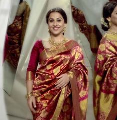 Wedding Bouquets Maroon, Gold Silk Saree, Gold Saree, Molten Gold, Sari Design, Banarsi Saree, Indian Bridal Lehenga, Indian Saree Blouse, Indian Silk Sarees