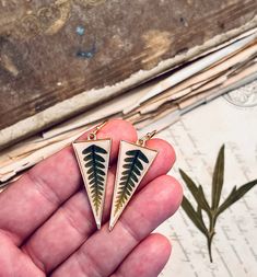 Beautiful and simple fern earrings on gold triangles. Dark green fern leaves on natural color, off white backgrounds, set with resin inside gold triangles.  These fern earrings are just over 2" long from the tops of gold tone earring hooks. Dried Greenery, Green And Gold Earrings, Fern Earrings, Fern Leaves, White Backgrounds, Fern Leaf, Botanical Jewelry, Triangle Earrings, Resin Earrings