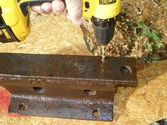 DIY Blacksmithing Anvil | Blacksmithing & Forging | DIY Forge, Knife Making Projects and Anvil Crafting Tutorials at pioneersettler.com Forge Knife, Homesteading Projects, Diy Forge, Back House, Blacksmith Projects