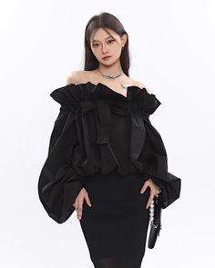 Off-shoulder tops that show off your skin in a trendy way. 

The voluminous balloon sleeves are full of girly elements. 

A silhouette that gently spreads out every time you walk, attracting attention. 

◾️Model
Height/Weight: 165cm/44kg
Try size: L




Size (cm)

Length
Chest measurement
Sleeve length


F
42
104
68 Ruffled Off-shoulder Top For Party, Off-shoulder Ruffled Tops For Night Out, Chic Puff Sleeve Top With Balloon Sleeves, Chic Puff Sleeve Top, Chic Long Sleeve One Shoulder Top For Evening, Chic One Shoulder Long Sleeve Top For Evening, Chic Balloon Sleeve Puff Top, Elegant One Shoulder Top With Ruffles For Evening, Elegant Cold Shoulder Top For Party