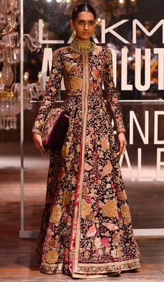 Lakme Fashion Week 2016, Motifs Embroidery, Jacket Lehenga, Fashion Week Winter, Sabyasachi Bridal, Batik Kombinasi, Fashion Week 2016, Wedding Jacket, Red Lehenga