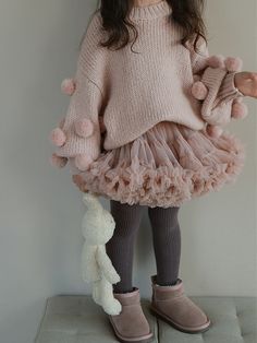 Snuggle In Style Oversized Knit Sweater Pom Pom Balls, Mode Rose, Oversized Knit Sweater, Fall And Winter Outfits, Oversized Knitted Sweaters, Oversize Knit