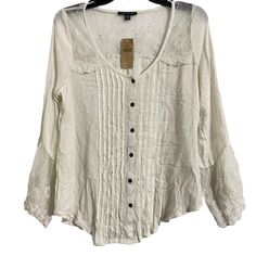 Add A Touch Of Bohemian Style To Your Wardrobe With This Beautiful American Eagle Outfitters Blouse. Featuring A Scoop Neckline, Button Closure, And Long Bell Sleeves, This Blouse Is Perfect For Any Occasion. The Pleated Accents And White Lace Pattern Add A Touch Of Elegance To The Blouse, Making It A Versatile Addition To Your Wardrobe. This Blouse Is Perfect For Women Who Love To Add A Touch Of Style To Their Outfits. The Size S Blouse Is Made In India And Is Perfect For Regular-Sized Women. W Casual Cream Peasant Top, Fall Button-up Tops With Lace Trim, Bohemian Button-up Blouse For Day Out, White Bohemian Blouse With Button Closure, Fall Lace Trim Button-up Tops, Bohemian Blouse With Button Closure For Day Out, Bohemian Button-up Tops With Buttons, White Bohemian Button-up Top, Beige Bohemian Tops With Buttons