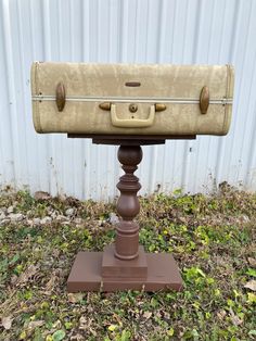 Handmade side table - created out of a vintage Samsonite suitcase and an old antique bed post. Suitcase can be opened and closed, so the table also doubles as a storage space. The suitcase has been left untouched and features vintage postage stamps and some wear and tear no doubt from years of use and travel. I find this just adds to the table's charm and makes it a truly unique and beautiful piece that would look great as a night stand or accent table! *SHIPPING: Cost of nationwide shipping is included in the total price of the item. I utilize UShip - an independent shipper bidding service - so processing times will vary as I work to organize shipping once an item is purchased. I will keep you updated with estimated delivery times and am happy to answer any questions you may have about sh Diy Vintage Suitcase, Vintage Suitcase Decor, Suitcase Furniture, Vintage Suitcase Table, Country Coffee Table, Retro Side Table, Suitcase Table, Suitcase Decor, Diy Storage Bed