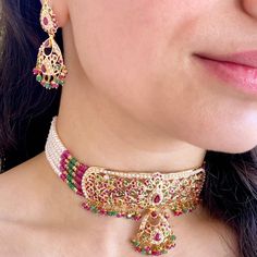 rajasthani gold choker set tanishq Kundan Rajputi Jewellery Set, Rajputi Jewellery Choker, Rajasthani Jewellery Traditional, Rajputi Gold Jewellery, Stringing Pearls, Rajasthan Jewellery, Jadau Necklace Set, Jadau Choker, Rajasthani Jewellery