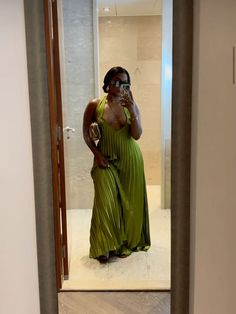 Détails de l'article :

 Numéro de produit : C2542

 Tissu: Satin

 Silhouette : Une ligne

 Manches : Sans manches

 Style de dos : fermeture éclair Green Prom Dresses, Girl Prom, Cute Vacation Outfits, Prom Dresses Black, Green Prom, Grown Women, Prom Girl, Green Prom Dress, Black Prom Dresses