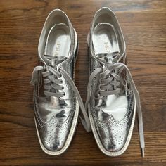 Size 38 Metallic Silver Excellent Condition Lace Up Wingtips Leather Rubber 1.75” Platform Sole Shoe References, Platform Brogues, Silver Platforms, Shoes Prada, Metallic Shoes, Brian Atwood, Prada Shoes, Metallic Leather, Manolo Blahnik