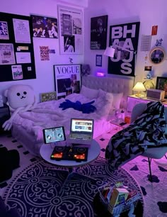 Small Bedroom Ideas Grunge, Couples Bedroom Ideas Apartments, Xiaohongshu Aesthetic, Room Baddie, Bedroom Baddie, Bedroom Ideas Baddie, Baddie Room, Baddie Bedroom Ideas, Baddie Bedroom