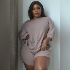 Ribbed Waffle. Lightweight And Breathable. 3/4 Sleeve With Wide Bands. Elastic Waistband Shorts. Available In Small, Medium, Large, 1x, 2x, And 3x Made Locally In Gray & Black Available. Lounge Wear Ideas, Sweatshirt Shorts, Short Loungewear, Style Sweaters, Seductive Clothes, Curvy Girl Outfits, Loungewear Set, Curvy Outfits, Wide Bands