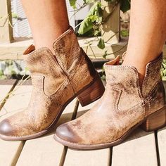 Walnut Grove, Western Chic, Ankle Bootie, Leather Pulls, Cute Shoes, Vintage Leather, Ankle Booties, Effortless Style, Bootie