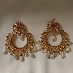 This piece of jewelry pairs perfect with your south asian attire, for weddings, eid, or any special event. All jewelry has been made in Pakistan and is ready to wear. If you have any questions please do not hesitate to reach out to me. Indian Style Earrings, Asian Attire, Earring Indian, Pakistani Style, Pearl Earring, South Asian, Indian Style, Style Earrings, Chandelier Earrings