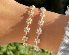 Flowerpower Beaded Bracelet With Glasscrystals / Flower Garden Bead Bracelet - Etsy Handmade White Crystal Bracelet In Flower Shape, Handmade White Crystal Bracelet With Flower Shape, Handmade White Crystal Flower Bracelet, Trendy Flower Shaped Friendship Bracelets Gift, Trendy Flower Friendship Bracelets Gift, Handmade Dainty Flower Beaded Bracelets, Trendy Beaded Crystal Bracelet Gift, Trendy Adjustable Beaded Bracelets With Flower Charm, Dainty Beaded Bracelets With Flower Charm For Jewelry Making