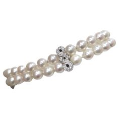 A beautifully made elegant authentic freshwater pearl bracelet that anyone can use in their jewelry collection. Pearls are decadent and one of the most coveted materials for jewelry. This bracelet is featured in a 18k white gold with a diamond encrusted detailing on the clasp. Pair this elegant piece of jewelry with a Chanel tweed blazer set and some Prada heels for a sophisticated look. Weight: 25.91 g Length: 7 inches Composition: freshwater pearl, diamond, 18k gold Luxury Pearl Jubilee Bracelet For Formal Occasions, Luxury Single Strand Pearl Bracelet With Round Beads, Luxury Beaded Bracelets With Round Beads For Wedding, Luxury Pearl Charm Bracelet For Formal Occasions, Luxury Pearl Charm Bracelet For Formal Events, Luxury Formal Bracelet With Pearl Charm, Elegant Rondelle Pearl Necklace For Formal Occasions, Luxury Round Beaded Bracelets For Wedding, Luxury Pearl Chain Bracelet For Formal Occasions