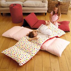 Sew 5 pillowcases together and fill with pillows. Great alternative to disappointing (too thin) sleeping bags. for-the-home Baby Slaapzakken, Crafty Craft, Learn To Sew, Kids' Room, Cool Ideas, Good Ideas, Future Kids, Quilt Sewing, Crafty Ideas