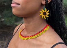 Handmade choker by Embera Chamí communities from Colombia. Earrings Handmade Beaded, Handmade Chokers, Handmade Beaded Necklace, Handmade Beaded Necklaces, Free Earrings, Red Earrings, May 13, Chain Styles, Beaded Necklaces