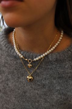 CHAMPAGNE PETITE CRYSTAL DOUBLE WRAP BRACELET – Katie Waltman Jewelry Front Clasp Necklace, How To Style Pearl Necklace, Pearl Necklace Ideas, Layer Pearl Necklace, Pearl Necklace Outfit, Pearl And Gold Necklace, Pearl Gold Necklace, Necklace Outfit, Layered Choker Necklace