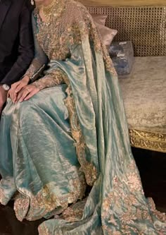 Indian Bride Outfits, Traditional Indian Dress, Desi Fashion Casual, Pakistani Fancy Dresses, Indian Dresses Traditional, Traditional Indian Outfits, Bridal Dress Fashion