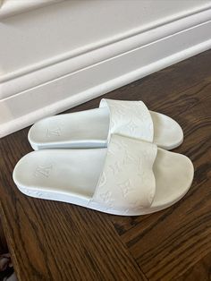 Louis Vuitton Mens Waterfront Monogram White Slide Sandal Size UK 8 US 9 MENS  | eBay White Slides Sandals, White Slides, Louis Vuitton Men, View Photos, Slide Sandals, Athletic Shoes, Men's Shoes, Mens Accessories, Louis Vuitton