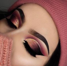 Makeup Bibir, Makeup Cantik, Gold Makeup Looks, Make Up Designs, Heavy Makeup, Smink Inspiration, Black Eyeshadow, Dramatic Makeup