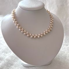 Item Description Item Type: Freshwater Pear Necklace Condition: Brand 100% New Without Tags  Pearl Sizes: 6mm  Pearl Shape: Baroque（rice Pearl） Pearl Colour: White Length：38cm Real Pearl Necklace Indian, Small Pearl Necklace Indian, Elegant Luxury Temple Necklace With Pearl Chain, Pearl With Gold Necklace, Cheap White Kundan Necklace For Celebration, White Stone Traditional Necklace, Perl Neckles Simple, Traditional Pearl White Pearl Necklace, Traditional Pearl Necklace In Pearl White