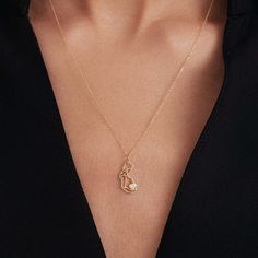 Discover the exquisite Diamond Pregnant Mother Necklace in 14K Gold, a perfect embodiment of maternal love and strength. This mother and baby necklace, delicately crafted from 14k yellow gold, is the ideal new mom gift, symbolizing the unbreakable bond between mother and child. This dainty piece not only adds elegance to women's fashion but also symbolizes the enduring love of motherhood. 14k solid gold handcrafted pieces 100% ethical sourced jewelry Material: 14k Solid Gold Diamond Quality:Tota Luxury Yellow Gold Necklace Gift For Mom, New Mom Jewelry, Mother Necklace, Baby Necklace, 14k Yellow Gold Necklace, Pregnant Mother, Handmade Jewelry Tutorials, Baby Jewelry, Diamond Gift