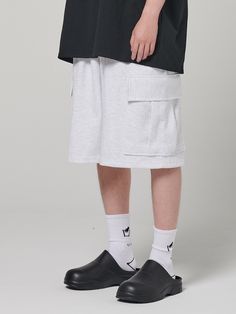 Editor's notesCargo Bermuda Sweat Shorts by AKECII are made of 100% cotton for the knee area and have a suitable length that covers the knee with a wide fit, providing comfortable wear. They have an elastic waistband with a drawstring for adjustability. Additionally, there are large-sized cargo pockets on the sides.- Over and relaxed fit- Elastic waistband with a drawstring- Flap large cargo pockets- Unisex available- Versatile itemMeasurements(in.)M / L- Length: 21.65 in. / 22.05 in.- Waist: 12 Casual Relaxed Fit Cargo Pants With Built-in Shorts, Cotton Cargo Pants With Multiple Pockets For Loungewear, Casual Cotton Bottoms With Cargo Pockets, White Relaxed Fit Knee-length Bottoms, Knee-length Cotton Bottoms With Pockets, White Knee-length Bottoms With Pockets, Sporty Shorts With Patch Pockets, White Casual Cargo Pants For Loungewear, Casual White Cargo Pants For Loungewear