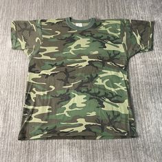 Vintage 2000s Camouflage Pattern Basic Blank Essential Streetwear Y2K Aesthetic Green T Shirt Extra Large Mens Condition:  Excellent Used Condition  = No Flaws Measurements: Please see photos above for all measurements IF YOU BUY TWO OR MORE ITEMS USE THE CODE BUNDLE @ CHECK TO SAVE 20% WE SHIP WITHIN 24 HOURS AFTER PURCHASE! Please be aware that we do not offer free returns!! The Buyer is responsible for the cost of the return label.  Follow us on TikTok & Instagram @findsnostalgic and tag us i Military Style Crew Neck T-shirt For Streetwear, Outdoor Camouflage Cotton T-shirt, Green Military Style T-shirt With Crew Neck, Green Military Crew Neck T-shirt, Casual Camouflage T-shirt For Streetwear, Green Military Style Crew Neck T-shirt, Military Cotton Tops For Streetwear, Military Style Cotton Tops For Streetwear, Camouflage Military Short Sleeve T-shirt